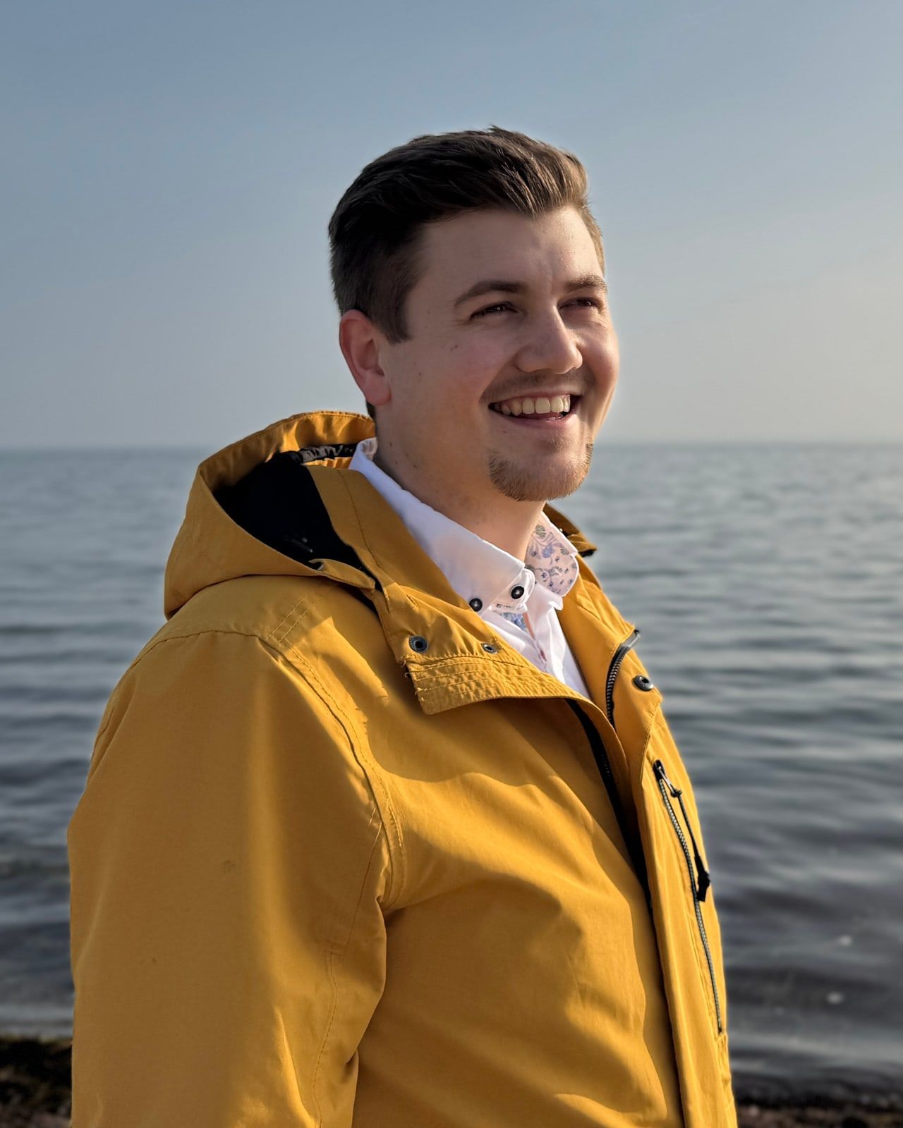 Porträt von Justus Kornath an der Ostsee